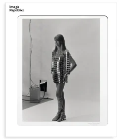 Image Republic Affiche Françoise Hardy Robe Paco Rabanne 56 x 76 cm* Affiches & Tableaux