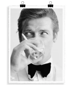 Image Republic Affiche La Galerie "Roger Moore" 56 x 76 cm* Affiches & Tableaux