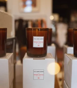 Lola James Harper Bougie #16 The Woody Office 190g* Bougies Parfumées
