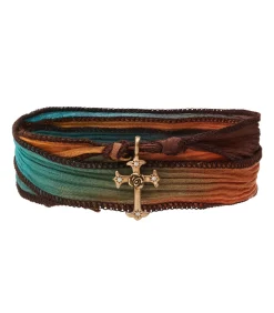 Catherine Michiels Bracelet en soie à nouer et charm Mariel Cross en bronze et diamant*Femme Bracelets|Bijoux