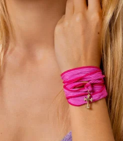 Catherine Michiels Bracelet en soie à nouer et charm Mariel Cross en bronze et diamant*Femme Bracelets|Bijoux