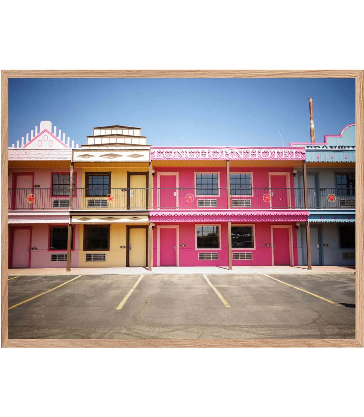 Lola James Harper Tableau avec cadre "Longhorn Hotel" 60x80cm* Affiches & Tableaux